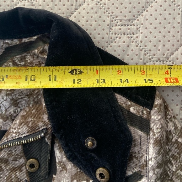 Women’s Camouflage Jacket Small fits XS - Picture 3 of 6